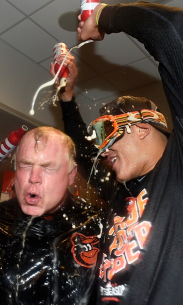 Giants, Blue Jays, Orioles grab playoff spots on final day